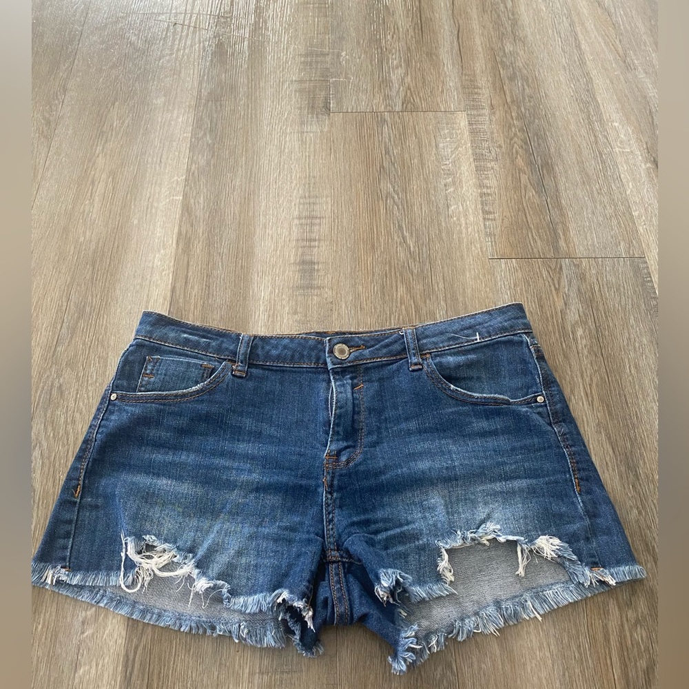 Papaya Mid-Rise Cut-Off Denim
Short Shorts size L